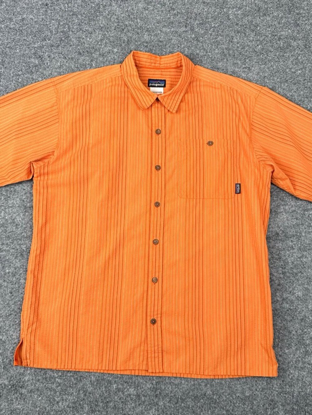 Patagonia Men's Short Sleeve Button Up Shirt M Orange Striped